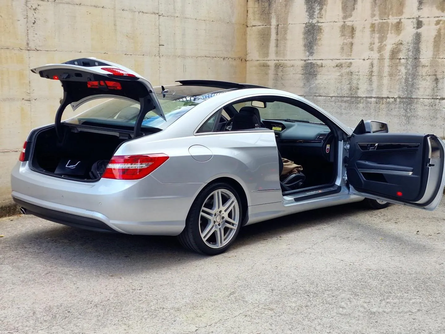 Mercedes-Benz E-Class 2012 photo 2