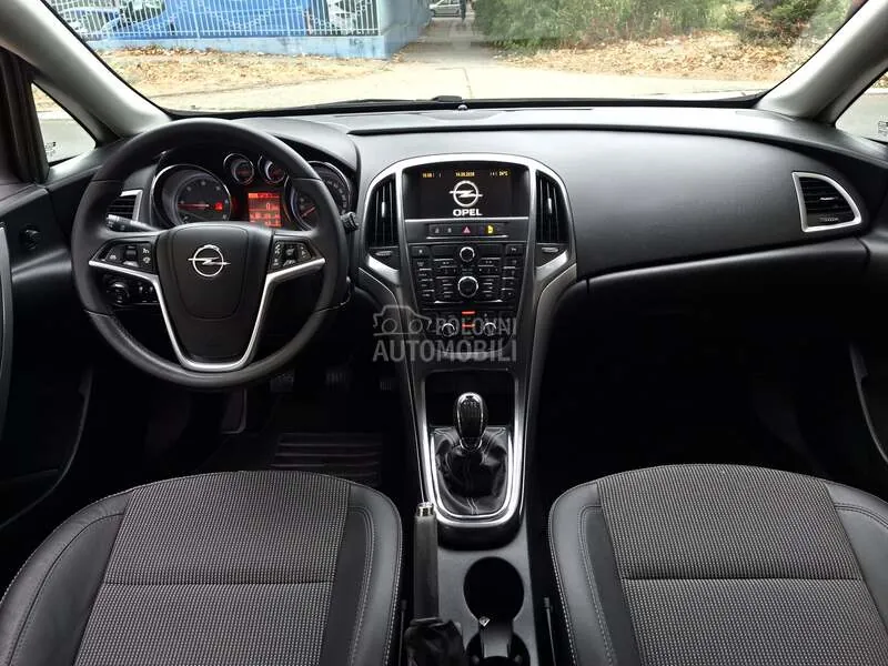 Opel Astra J 2013 photo 2