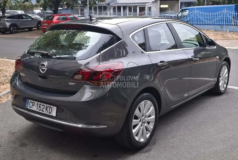 Opel Astra J 2013 photo 5