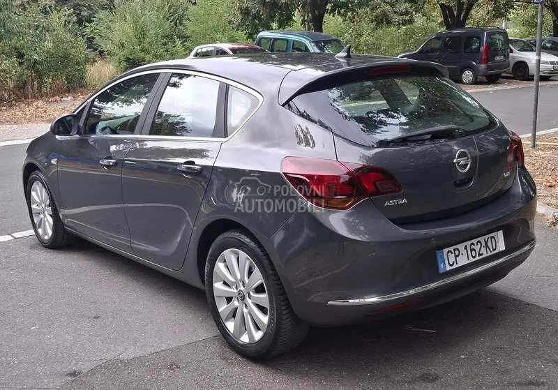 Opel Astra J 2013 photo 3