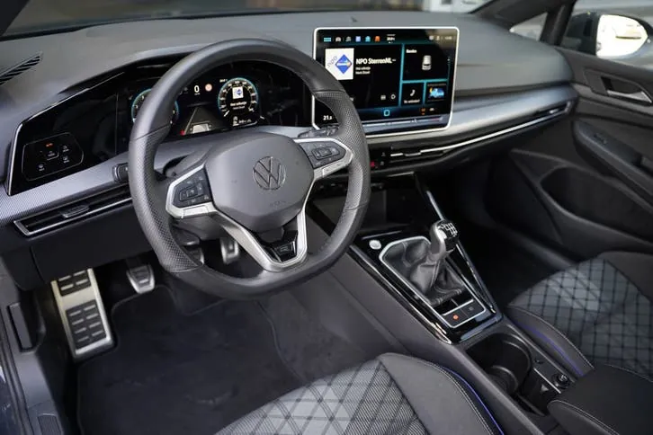 Volkswagen Golf 2024 photo 3