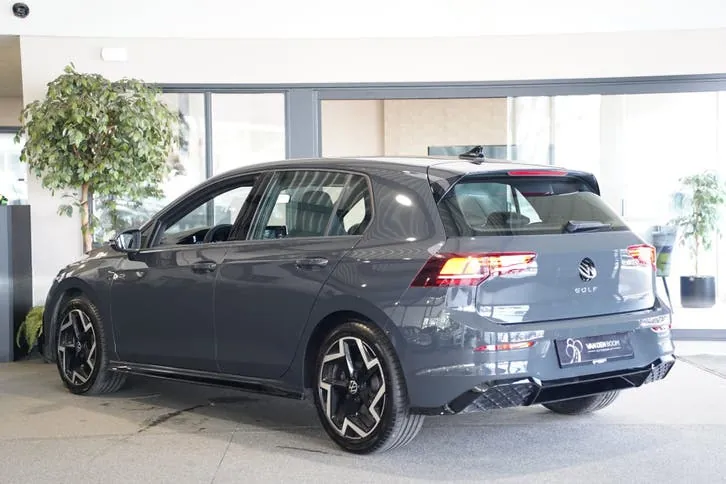 Volkswagen Golf 2024 photo 2