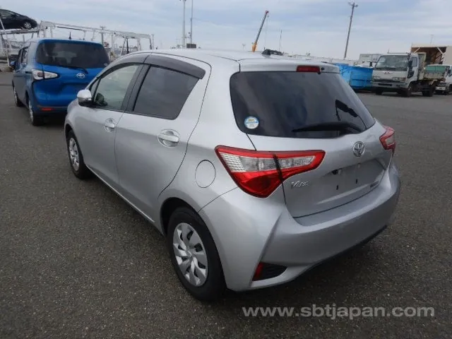 Toyota Vitz F 2017 photo 3
