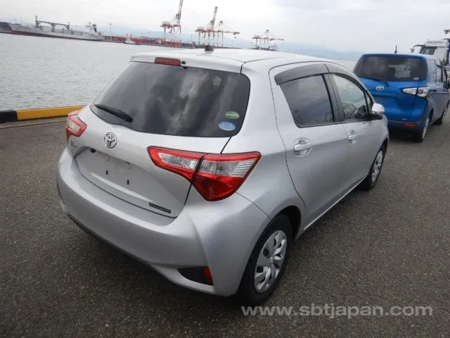 Toyota Vitz F 2017 photo 4