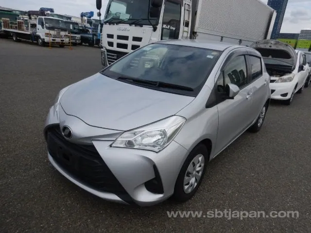 Toyota Vitz F 2017 photo 2