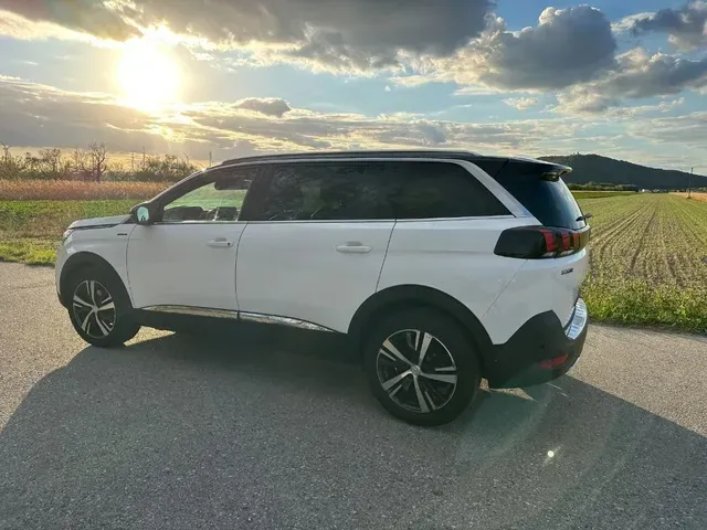 Peugeot 5008 2018 photo 3
