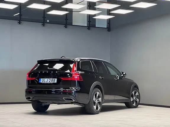 Volvo V60 Cross Country 2021 photo 2