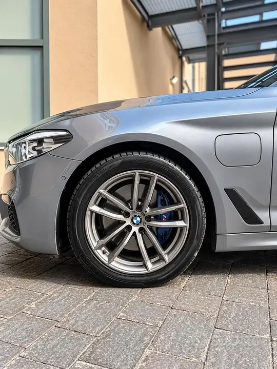 BMW 530E 2018 photo 2