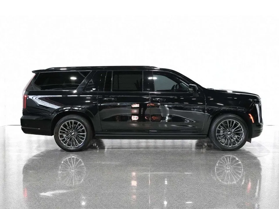 Cadillac Escalade Esv 2025 photo 2