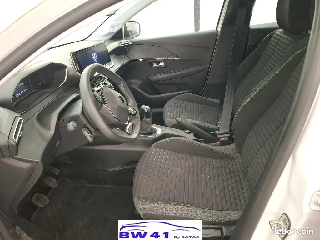 Peugeot 208 2024 photo 2