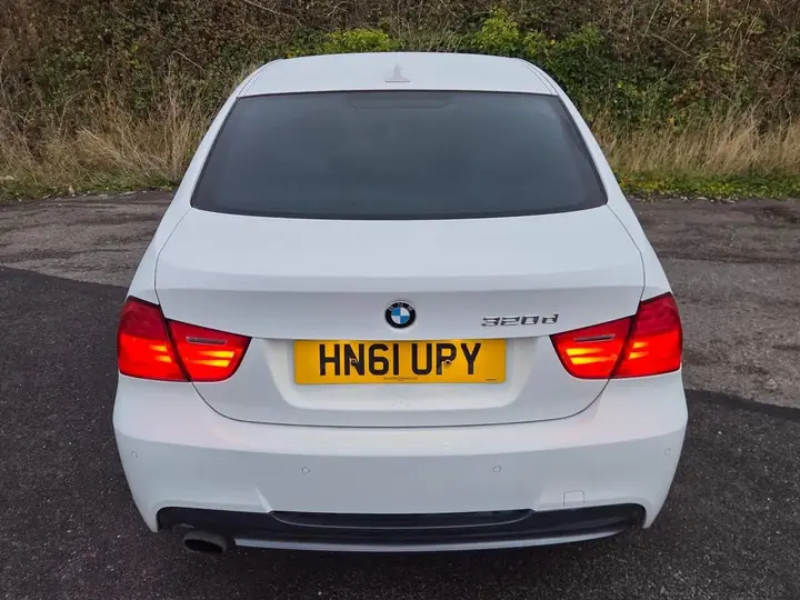 BMW 3 Series 2011 photo 4
