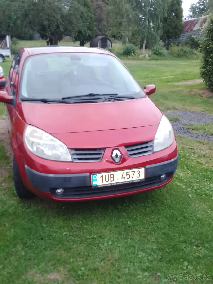 Renault Megane Scenic photo 2