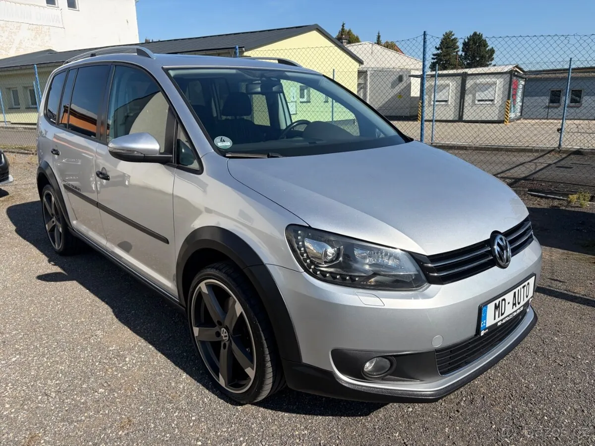 Volkswagen Touran Cross 2011 photo 4