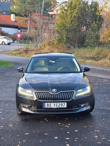 Skoda Superb 2018 photo 2