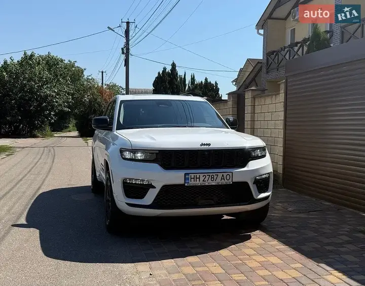 Jeep Grand Cherokee 2023 photo 2