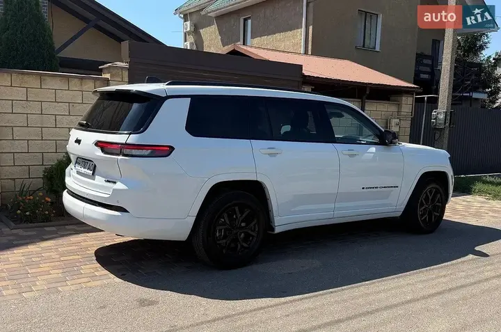 Jeep Grand Cherokee 2023 photo 3