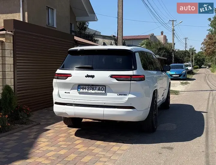 Jeep Grand Cherokee 2023 photo 4