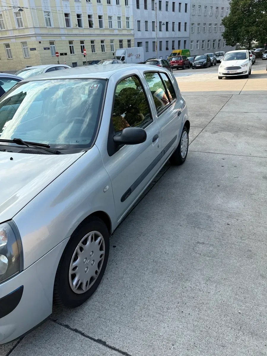 Renault Clio 2003 photo 2