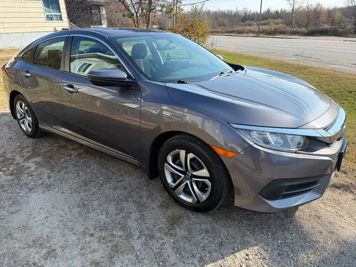 Honda Civic 2017 photo 2
