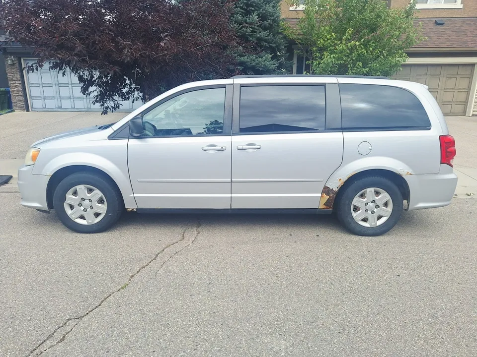 Dodge Grand Caravan 2012 photo 3
