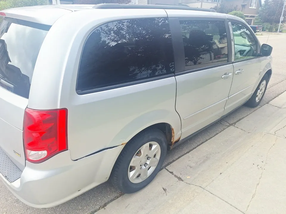 Dodge Grand Caravan 2012 photo 2