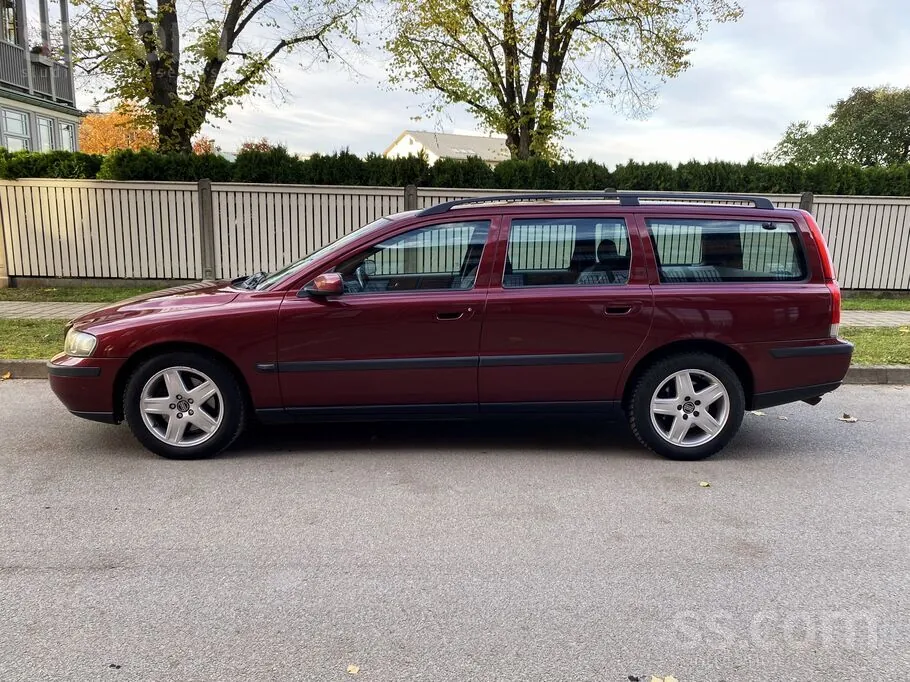 Volvo V70 2004 photo 2