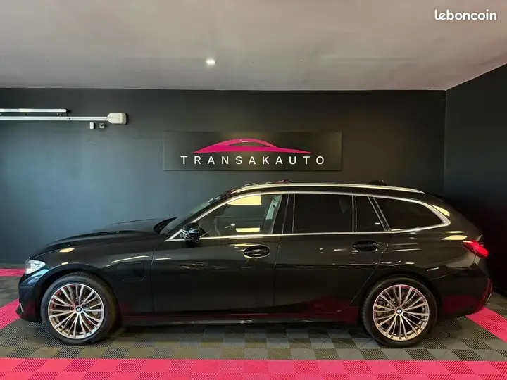 BMW 3 Series 2020 photo 3