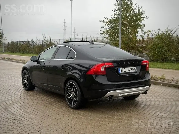 Volvo S60 2011 photo 4