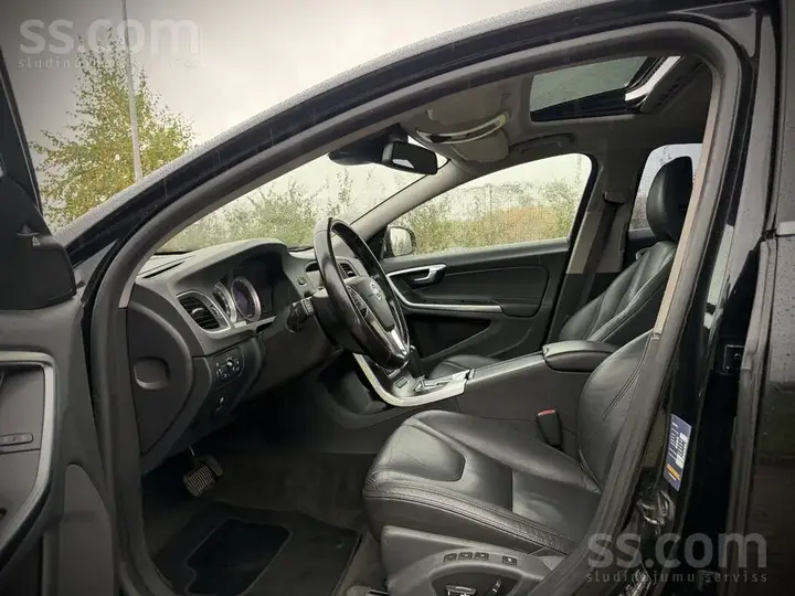 Volvo S60 2011 photo 5