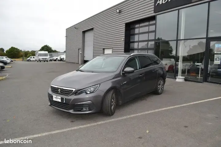 Peugeot 308 2018 photo 2