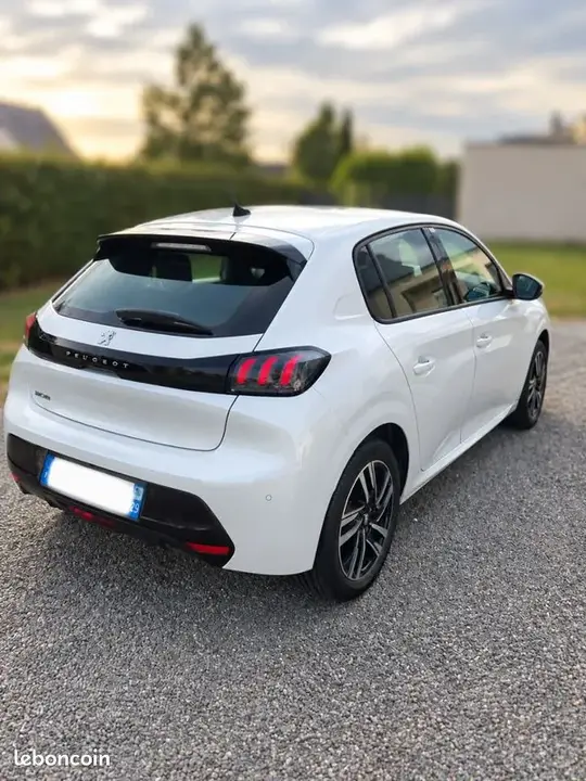 Peugeot 208 2020 photo 2