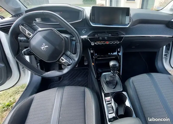 Peugeot 208 2020 photo 3