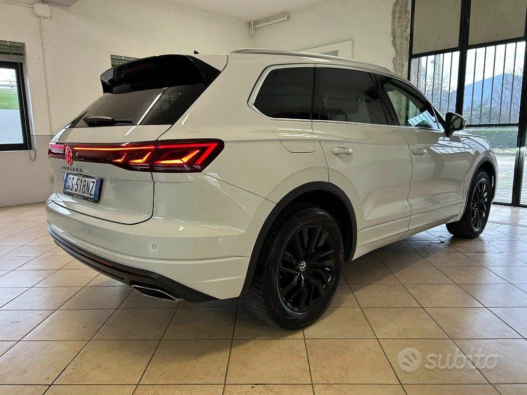 Volkswagen Touareg 2024 photo 3