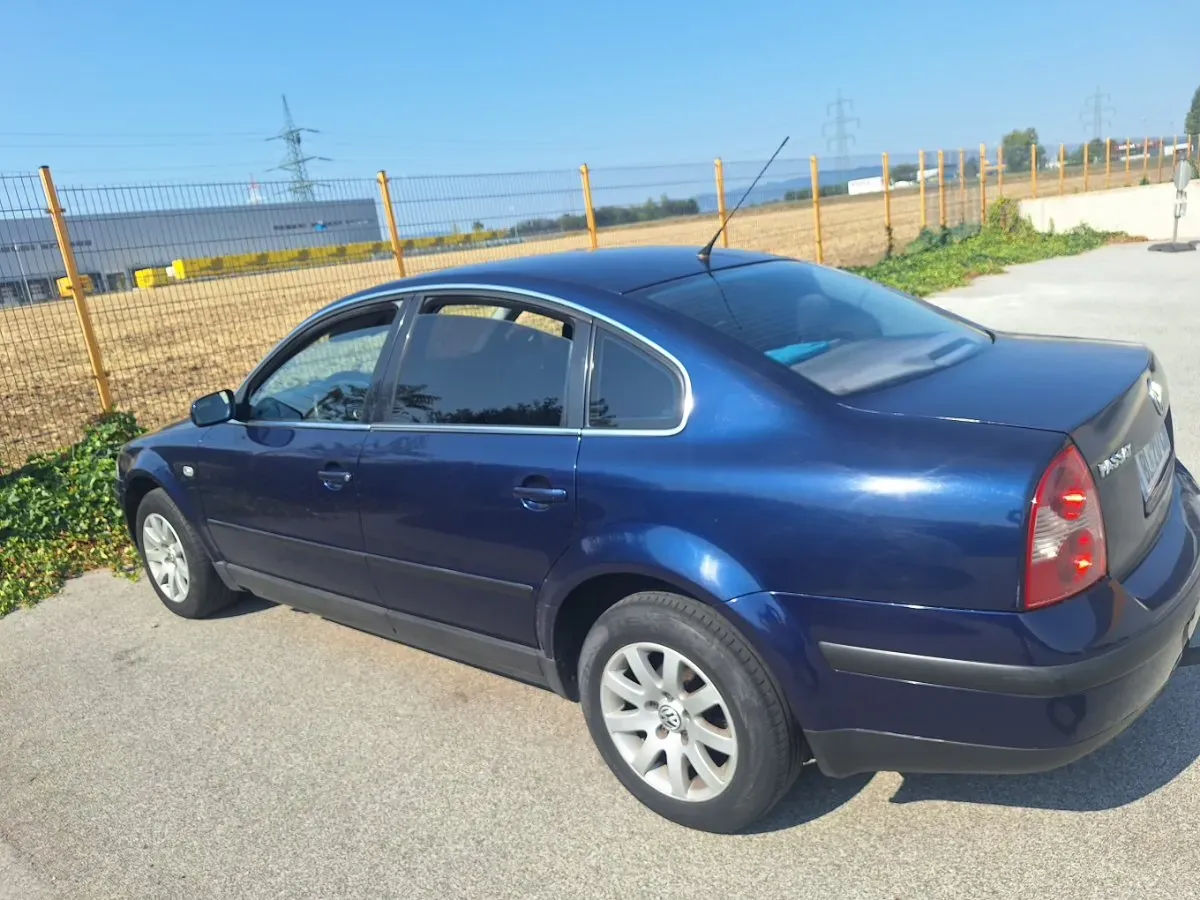Volkswagen Passat 2001 photo 2