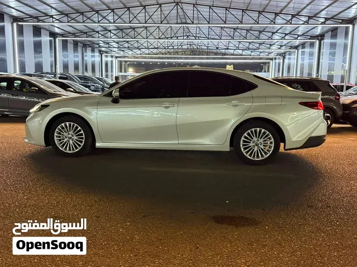 Toyota Camry 2025 photo 2