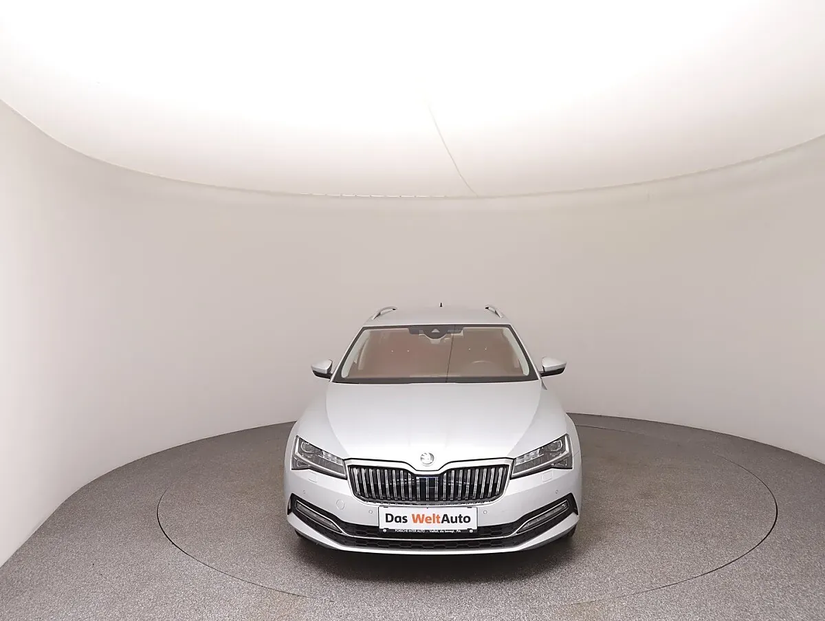 Skoda Superb 2021 photo 3