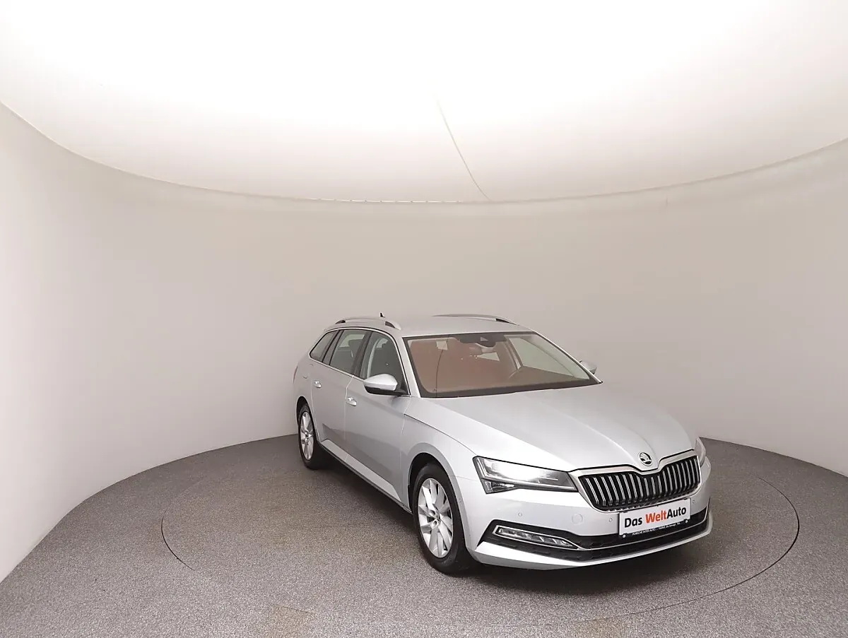 Skoda Superb 2021 photo 2