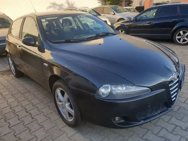 Alfa Romeo 147 2005 photo 3
