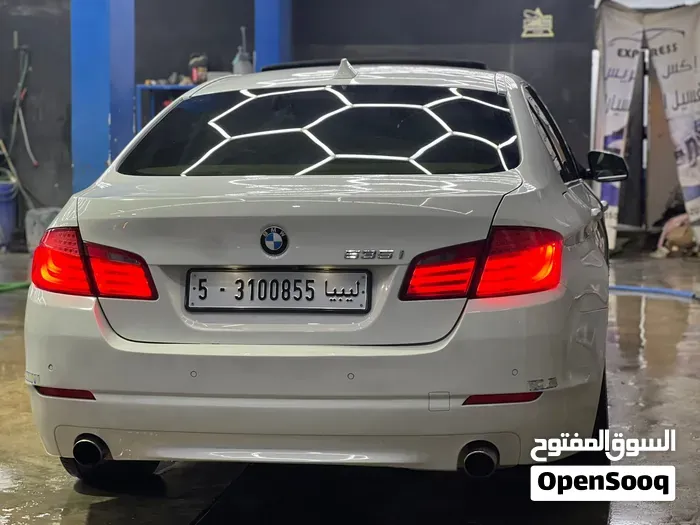 BMW 5 Series 2012 photo 2