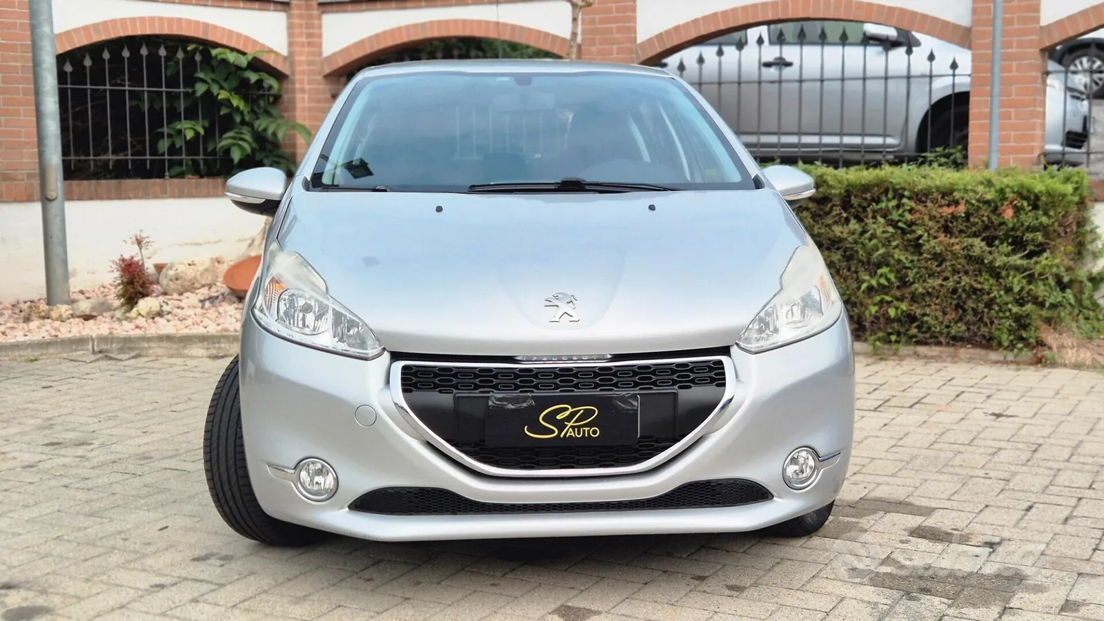 Peugeot 208 2013 photo 2