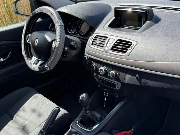 Renault Mégane Estate 2014 photo 2