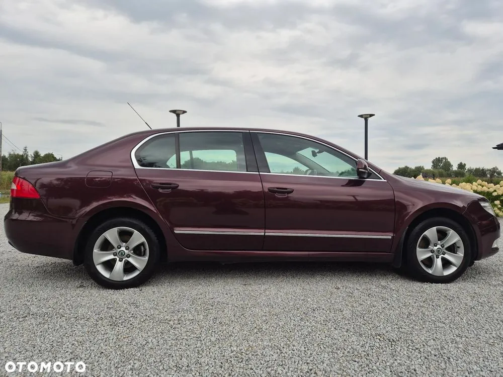 Skoda Superb 2009 photo 2