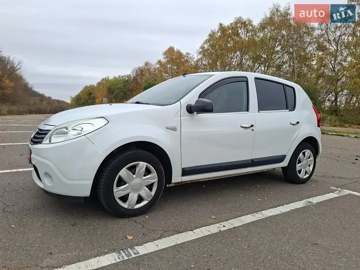 Dacia Sandero 2009 photo 4