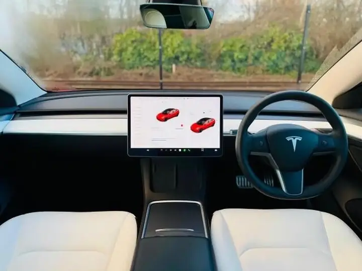 Tesla Model 3 2022 photo 3