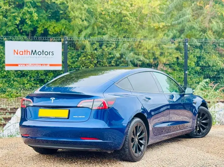 Tesla Model 3 2022 photo 2