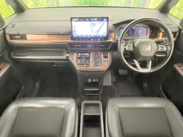 Honda Stepwgn 2022 photo 2