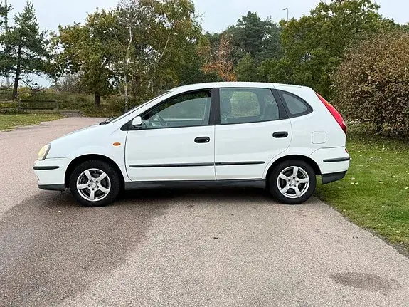 Nissan Almera Tino 2005 photo 3