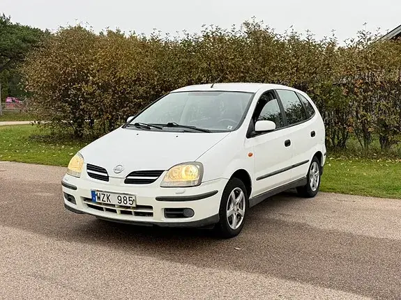 Nissan Almera Tino