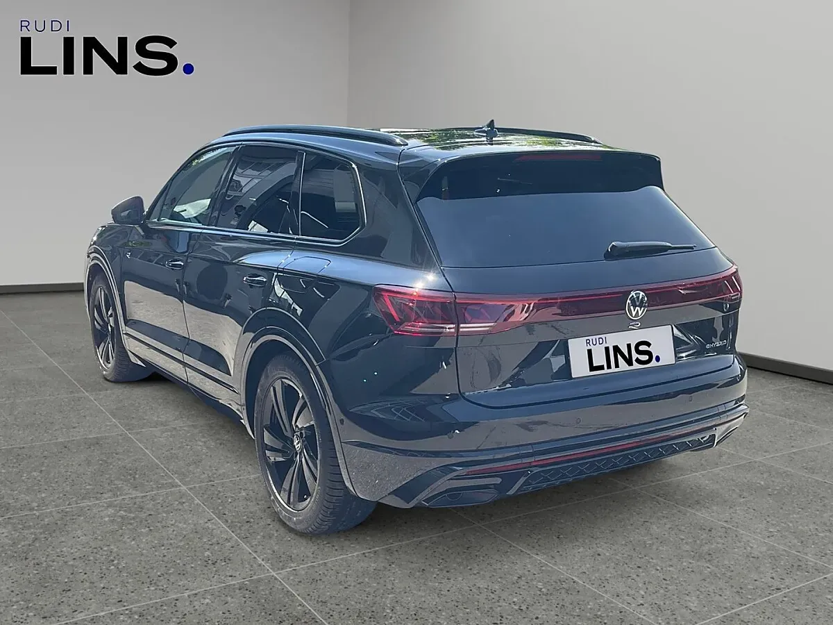 Volkswagen Touareg 2023 photo 3