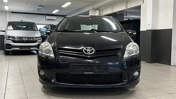 Toyota Auris 2012 photo 3